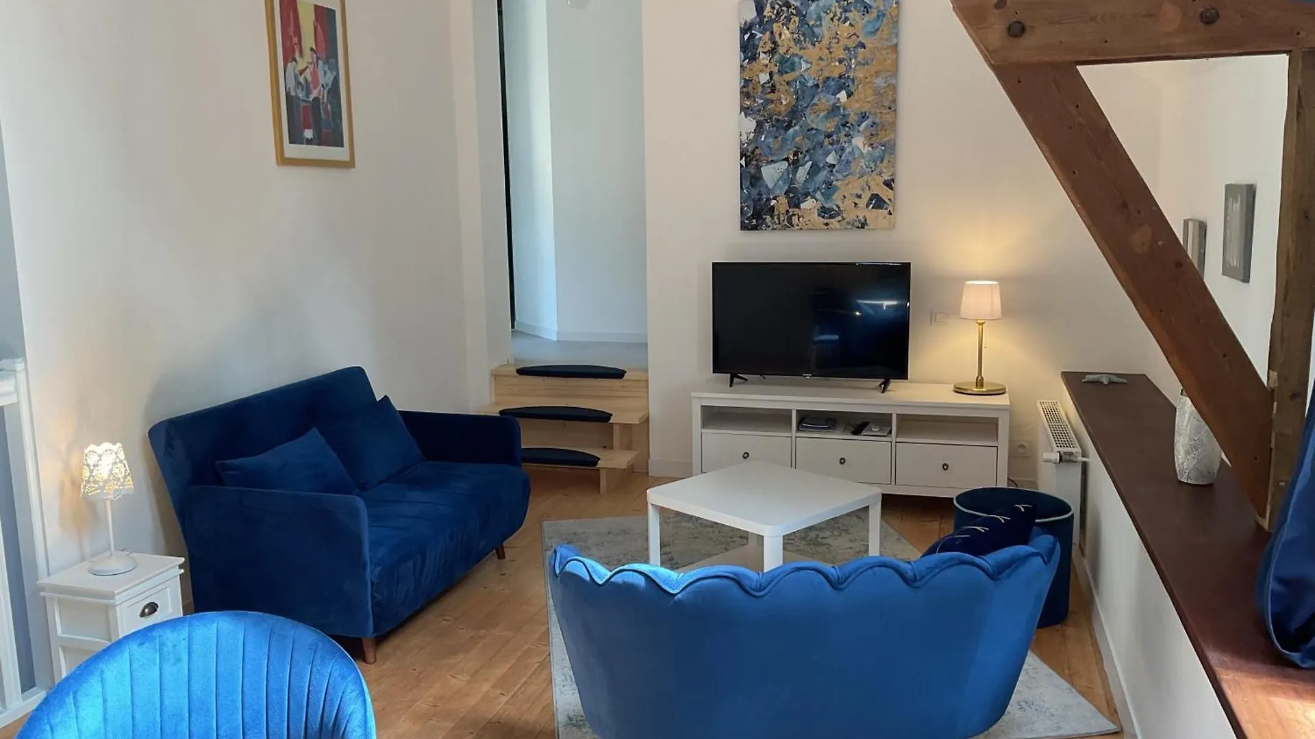 Holiday home Maison Cosy Avec Exterieur Et Piscine Partagee Mespaul France