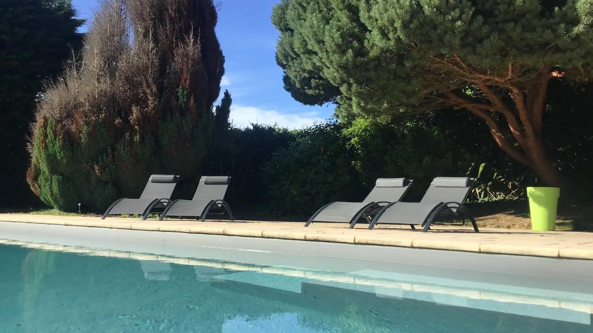 Maison Cosy Avec Exterieur Et Piscine Partagee Mespaul 0*,