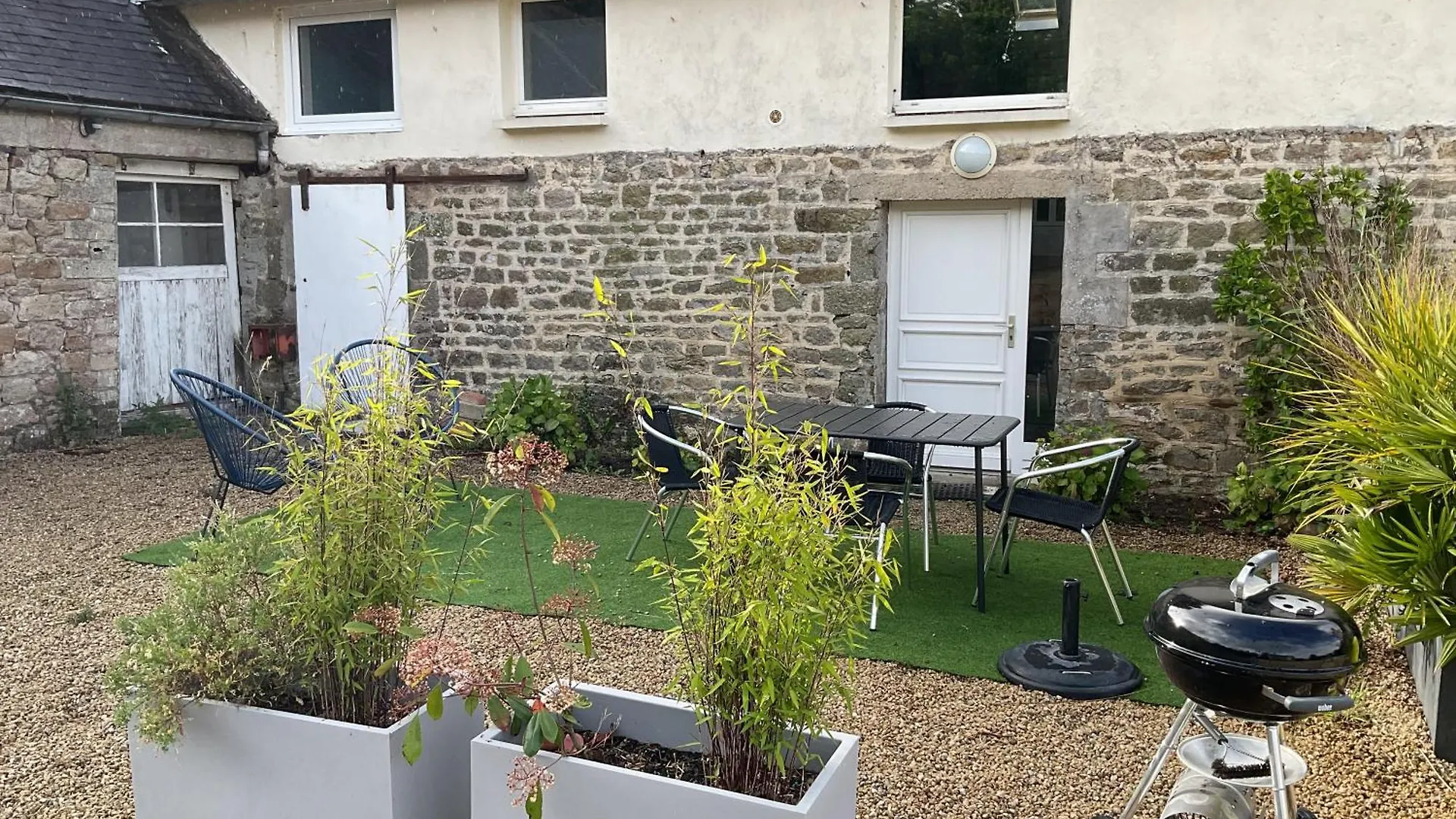 Maison Cosy Avec Exterieur Et Piscine Partagee Mespaul France